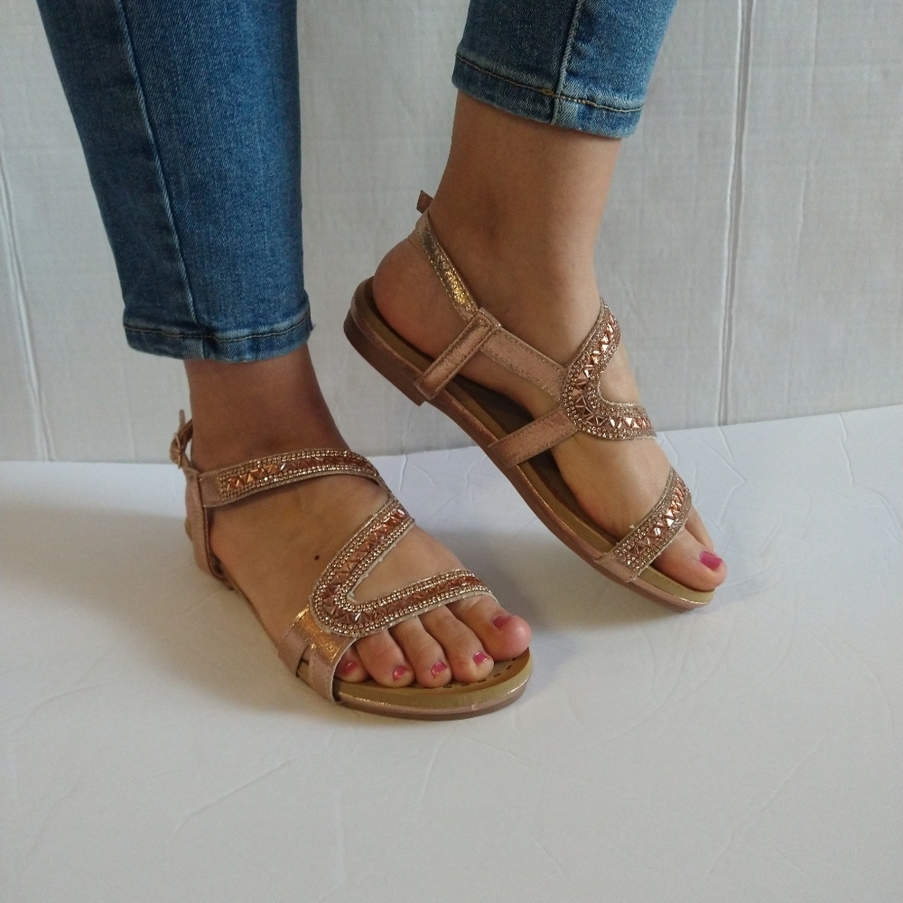 Rose gold embellished rhinestones sandals size. 7.5M